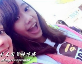 娱乐吃瓜酱十六岁,母女温馨同框，父女互动甜蜜，娱乐圈温馨一幕引关注”
